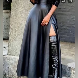 Sleek Leather Maxi Skirt w high Split! Vegan